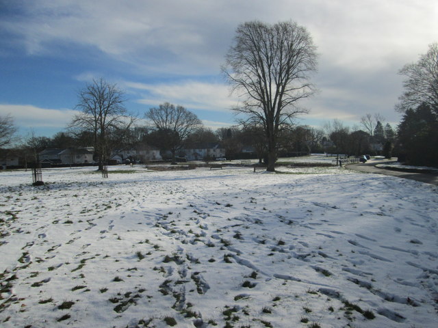Footsteps in the snow at Potten End