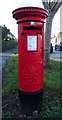 TA0326 : Elizabeth II postbox on Buttfield Road, Hessle by JThomas