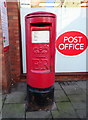 TA0326 : Elizabeth II postbox, Hessle Post Office by JThomas