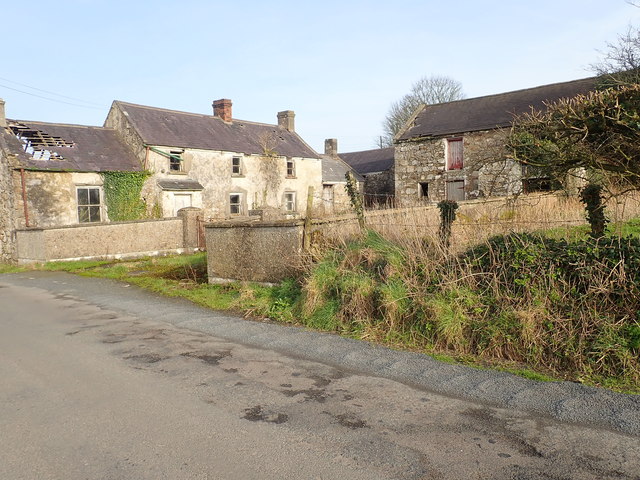 Derelict farmhouse and outbuildings on the Foughilletra Road