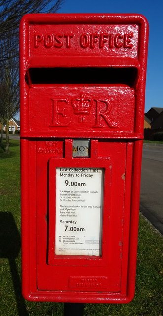 Close up, Elizabeth II postbox on Summergroves Way, Hull