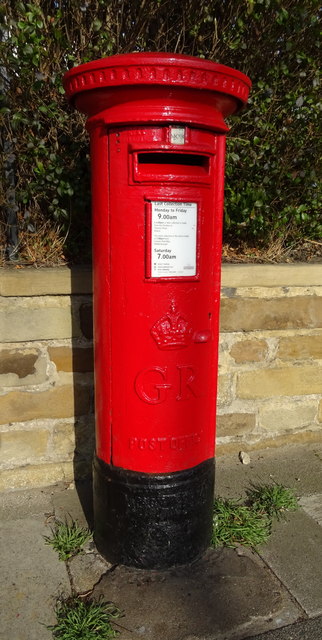 George V postbox on York Road, Redcar