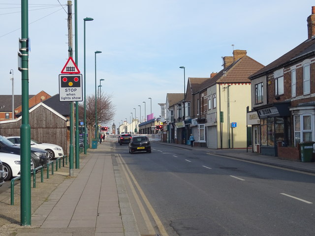 Approaching the level crossing on West... © JThomas :: Geograph Britain ...