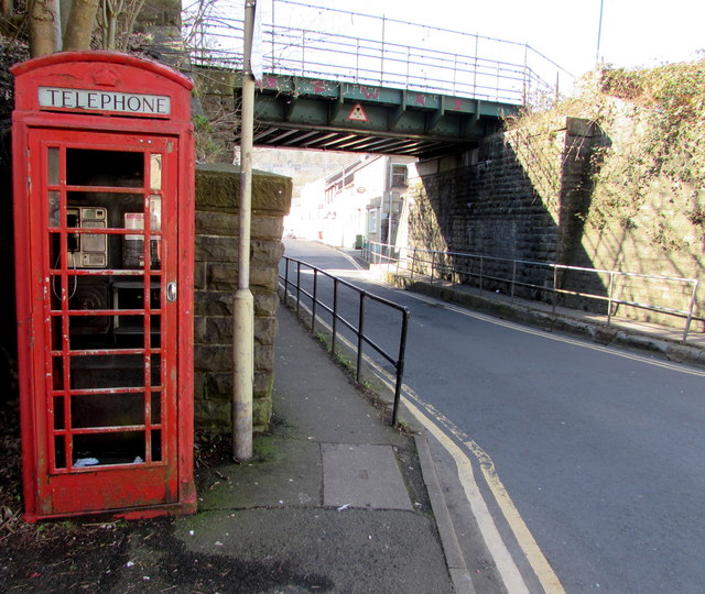Red phonebox, Bridge Street, Troedyrhiw