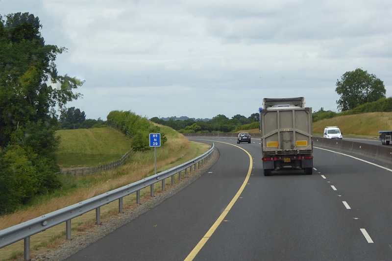 M9 Motorway passing LRI N29 © David Dixon cc-by-sa/2.0 :: Geograph ...