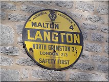 SE7967 : Old AA Sign in Langton by Milestone Society