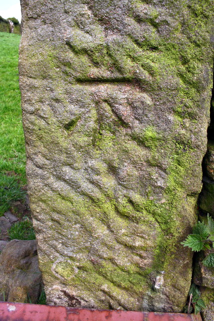 Benchmark on stone gatepost in field... © Roger Templeman cc-by-sa/2.0 ...