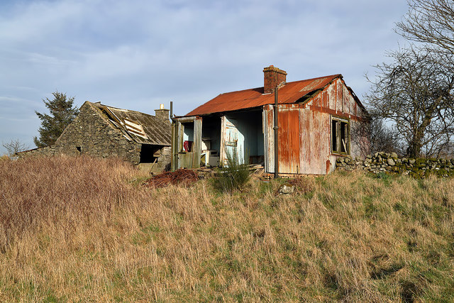 Ruined farm buildings at Lochgoy