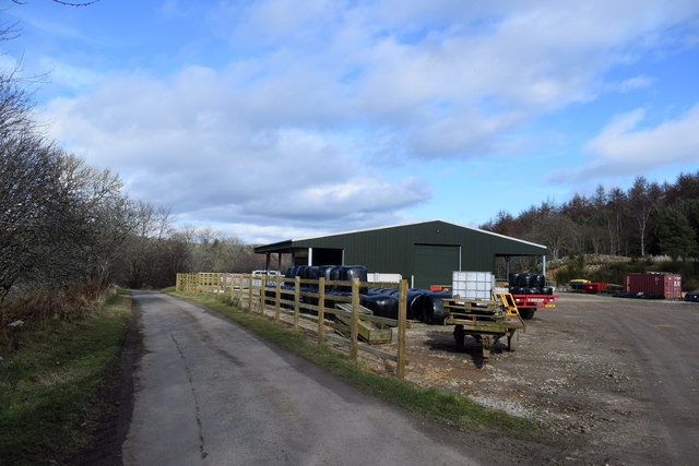 farm-enclosure-bill-harrison-cc-by-sa-2-0-geograph-britain-and