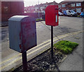 TA0833 : Elizabeth II postbox on Welwyn Park Drive, Hull by JThomas