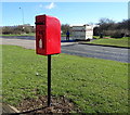 Elizabeth II postbox on Kesteven Way, Hull