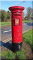 TA1134 : George V postbox on Biggin Avenue, Hull by JThomas