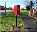 Elizabeth II postbox on Snowdon Way, Hull