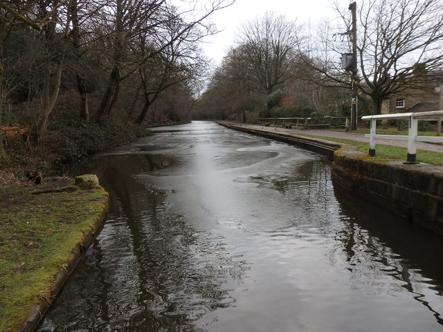 Leeds & Liverpool Canal at Hirst Wood