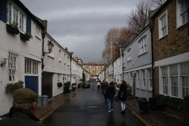 View along Elm Park Lane
