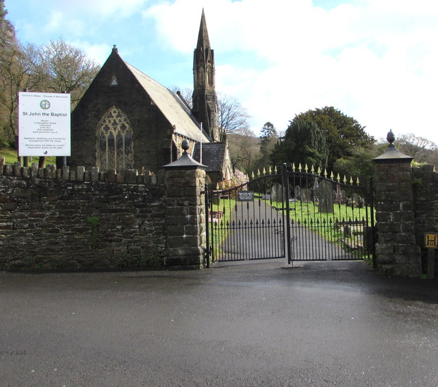 Churchyard entrance gates, Machen