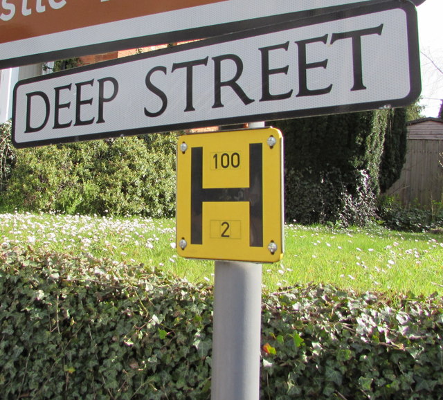 Yellow hydrant marker, Deep Street, Prestbury