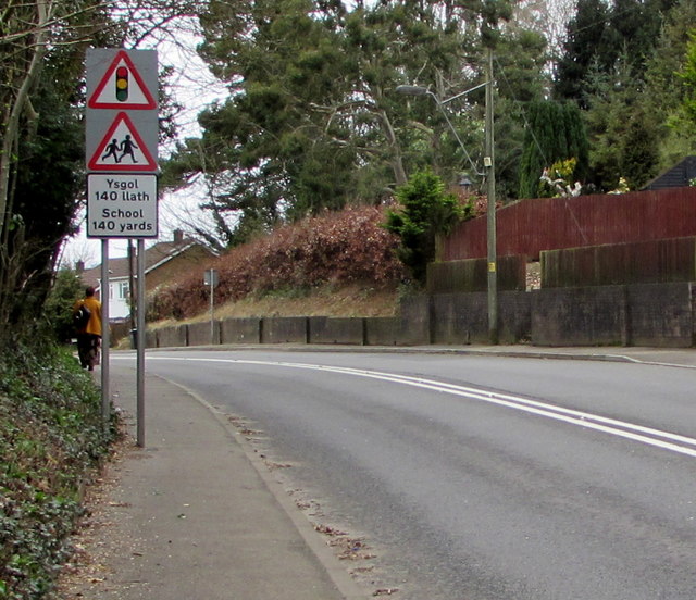Ysgol 140 llath/School 140 yards warning sign, Bassaleg