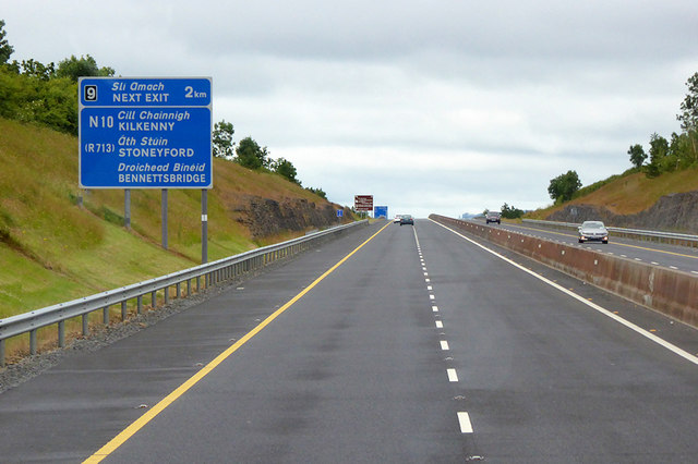 Southbound M9 towards Junction 9 © David Dixon cc-by-sa/2 ...