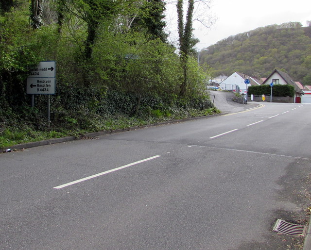 B4434 directions sign alongside Dulais Fach Road, Tonna