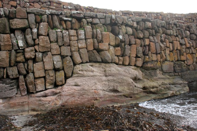 Harbour wall, Cellardyke