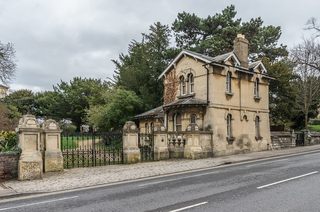 Lodge and gates to Hillfield