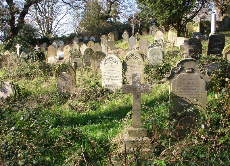 Graves on a sunny hillside © Evelyn Simak cc-by-sa/2.0 :: Geograph ...