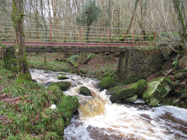 Footbridge over Kingswood Burn © Les Hull cc-by-sa/2.0 :: Geograph ...