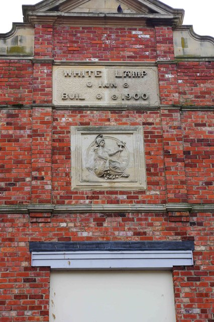The former White Lamp Inn (2) - two plaques, 87 Westgate Street, Gloucester