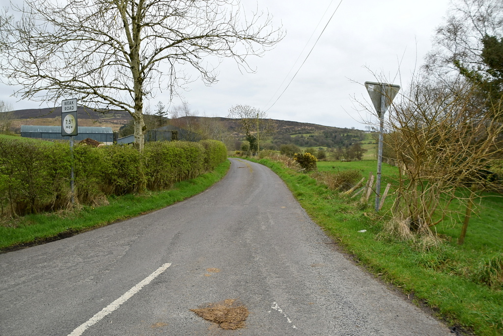 Weak road, Binnawooda © Kenneth Allen :: Geograph Ireland