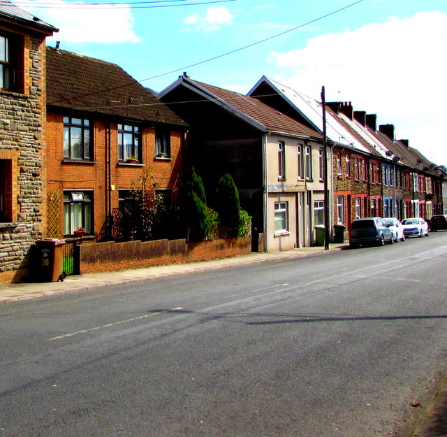 Two semi-detached houses, Commercial... \u00a9 Jaggery cc-by-sa\/2.0 :: Geograph Britain and Ireland