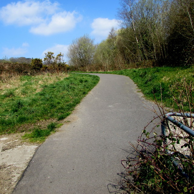 Towards a bend in the Aber Cycleway, Abertridwr