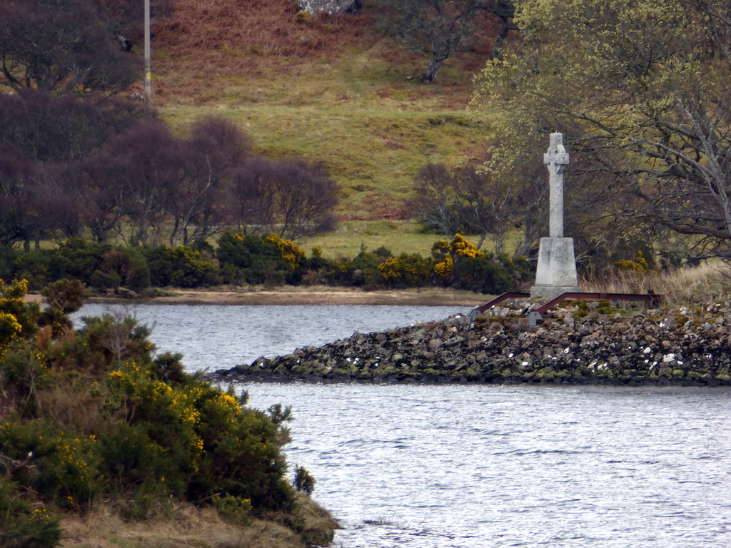 Memorial on Eilean nam Faoileag in Loch... © John Lucas :: Geograph ...