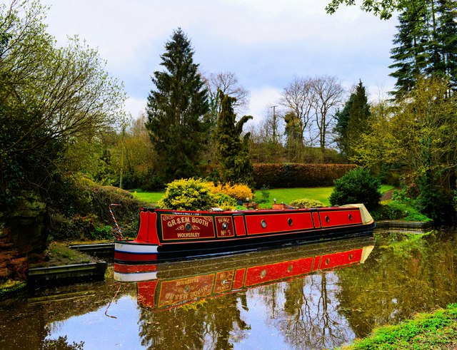Traditional style narrow boat at Wolverley