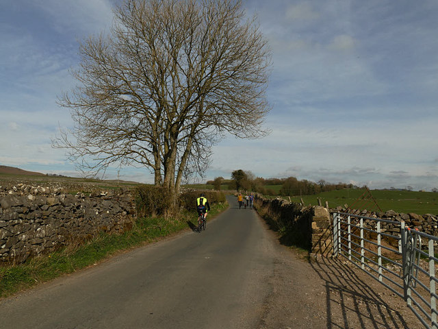 Cyclist and walkers on Low Lane