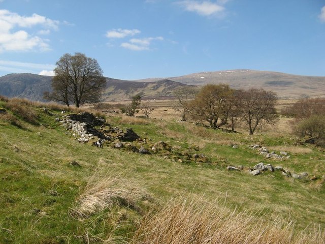 Pwll-du ruin © Jonathan Wilkins :: Geograph Britain and Ireland