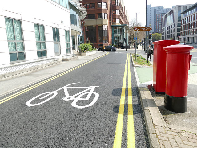 New cycle lane on Wellington Street (1)