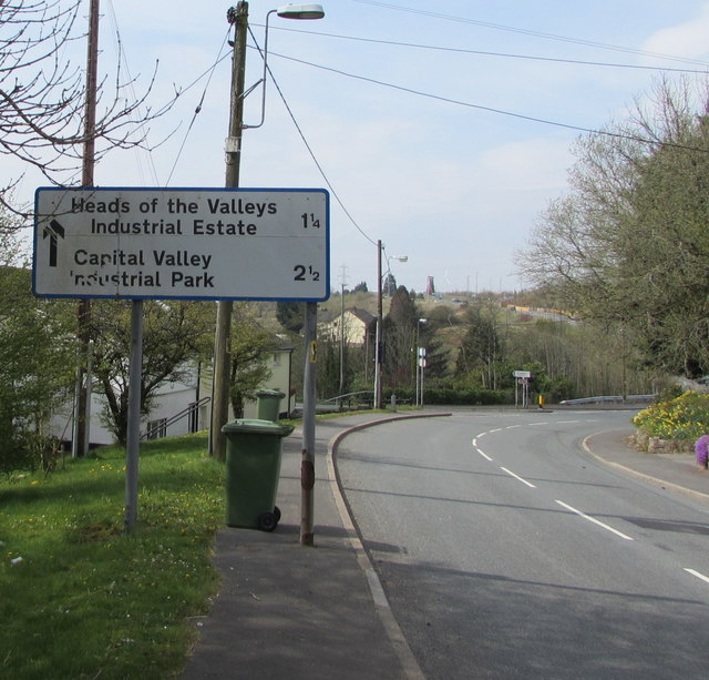 Direction and distances sign in Llechryd