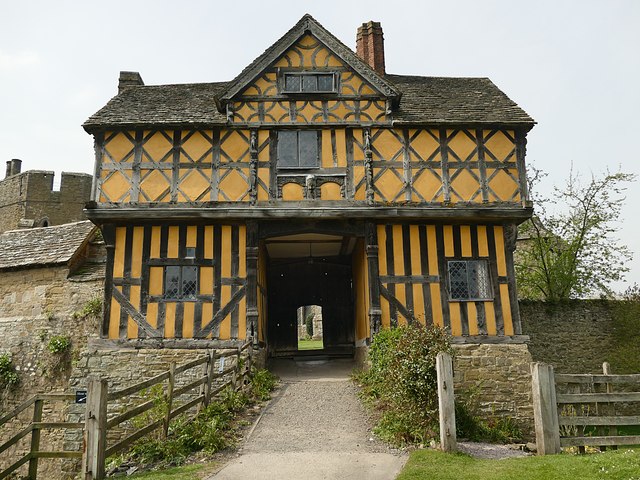 Stokesay Castle Gatehouse © Graham Hogg cc-by-sa/2.0 :: Geograph ...