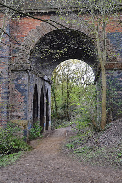 Stoke Aldermoor, Coventry - area information, map, walks and more