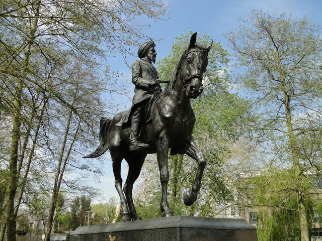 Maharajah Duleep Singh Memorial Statue (close look)