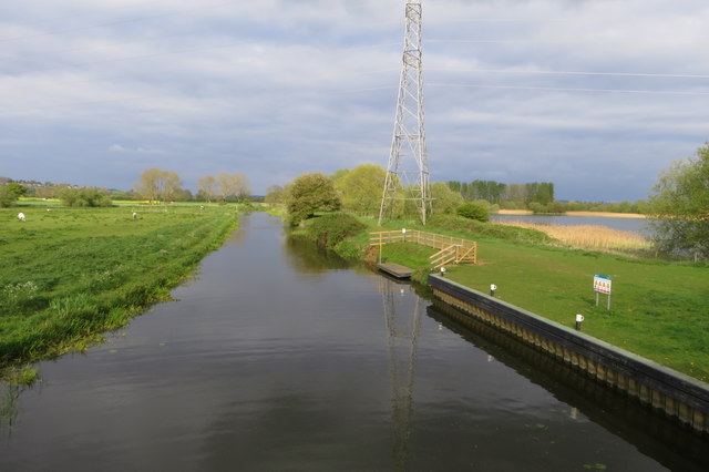 Pylon by the Nene © Philip Jeffrey cc-by-sa/2.0 :: Geograph Britain and ...