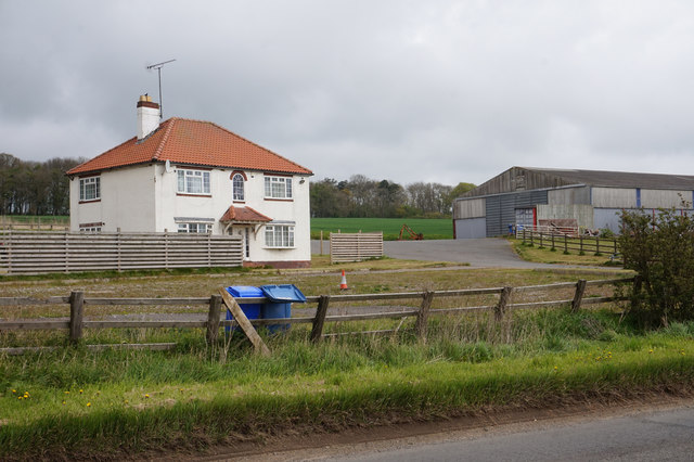 Easton Farm on the B1253 © Ian S cc-by-sa/2.0 :: Geograph Britain and ...