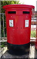 Double aperture Elizabeth II postbox on Station Approach Wrexham