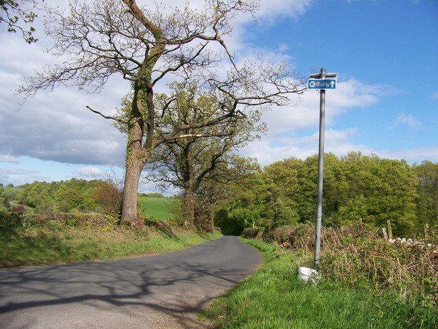 Unclassified road heading east towards the A811