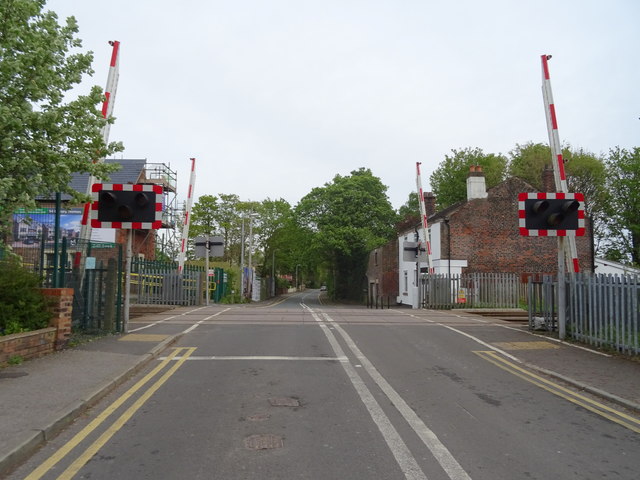 Level Crossing On Station Road, Maghull © Jthomas Cc-by-sa 2.0 