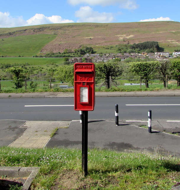 Queen Elizabeth II postbox, Carn-y-tyla Terrace, Abertysswg
