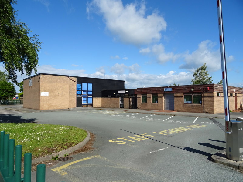 Borras Park Community Primary School © JThomas cc-by-sa/2.0 :: Geograph ...