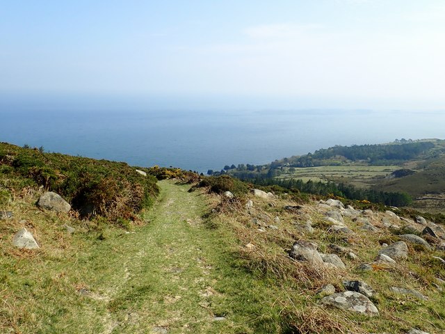The trackbed of the Drinneevar Loop descending along the Drinneevar Ridge