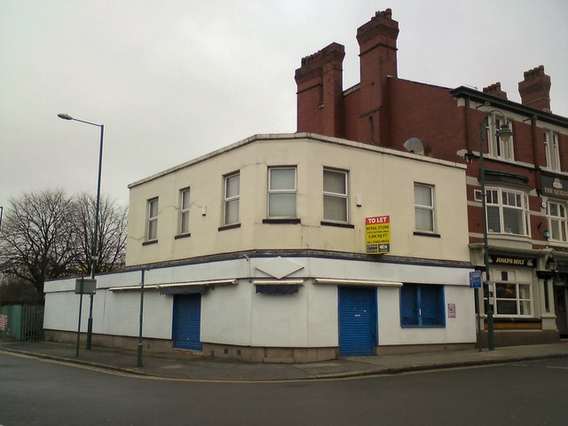 Former discount shop to let